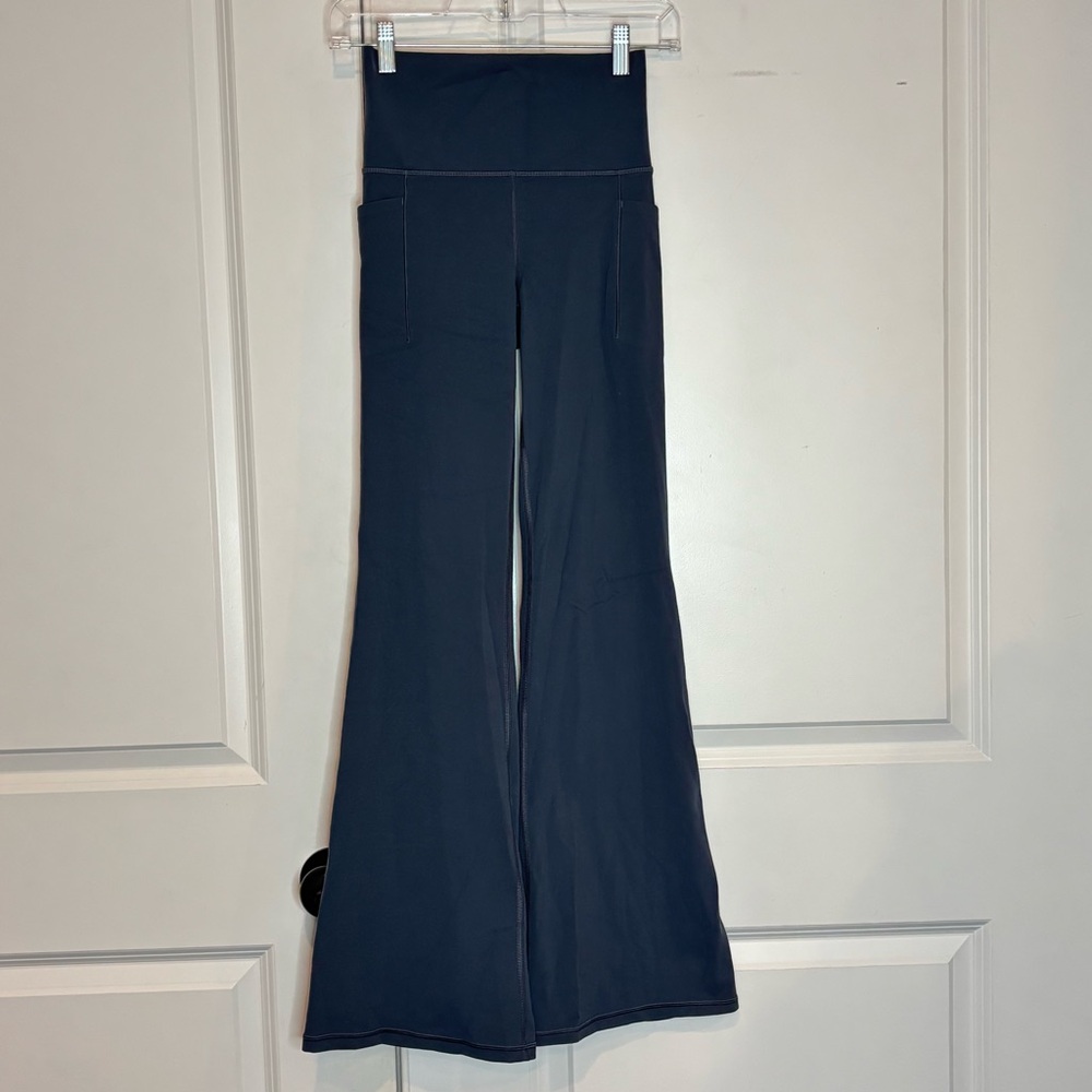 Athleta Salutation Stash Flare Pant Legging Dark Gray XS 465607-04